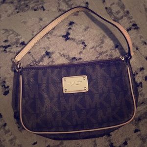 Michael Kors Signature Jet Set Medium Wristlet